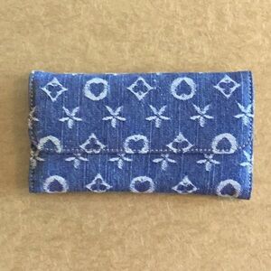 Delightful denim wallet! So many pockets for all your needs!